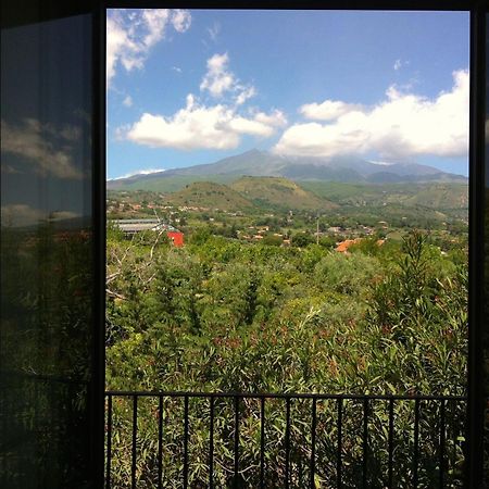 Villa Bonaccorso - Antica E Maestosa Villa Con Piscina Ai Piedi Dell'Etna فياغراندي الغرفة الصورة